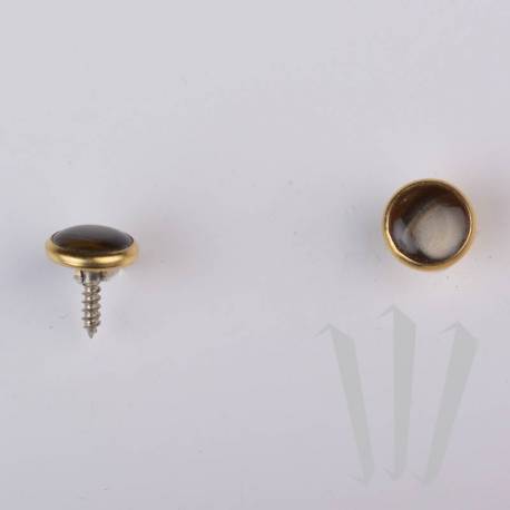 左手に金色の丸ボタン（9.5mm）