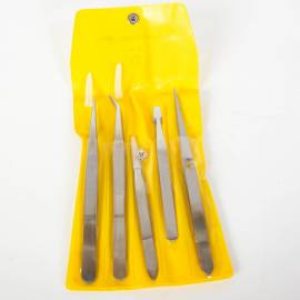 Набор плоскогубцев