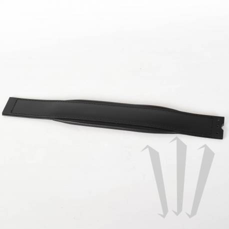 Кожаный ремешок на левую руку + 6 заклепок.