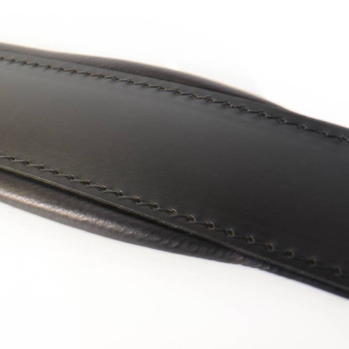 Linkes Lederarmband + 6 Nieten